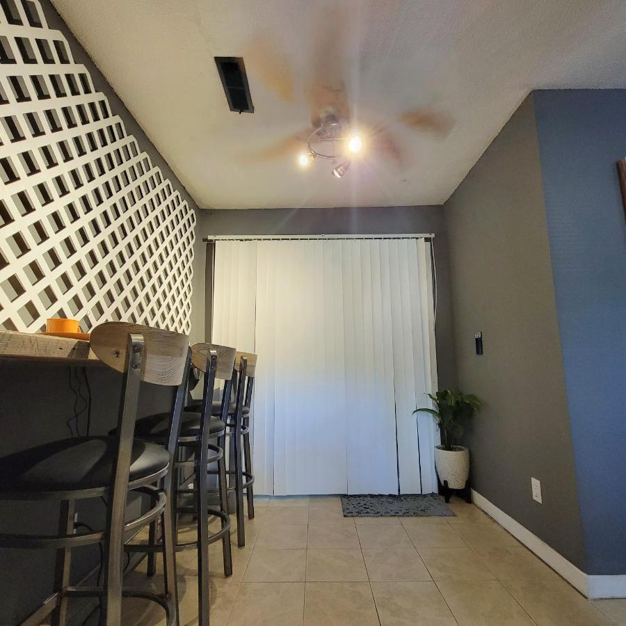 Hi-Tek-Duplex A-Two 75In 4K Led Villa ชาร์ลสตัน ภายนอก รูปภาพ